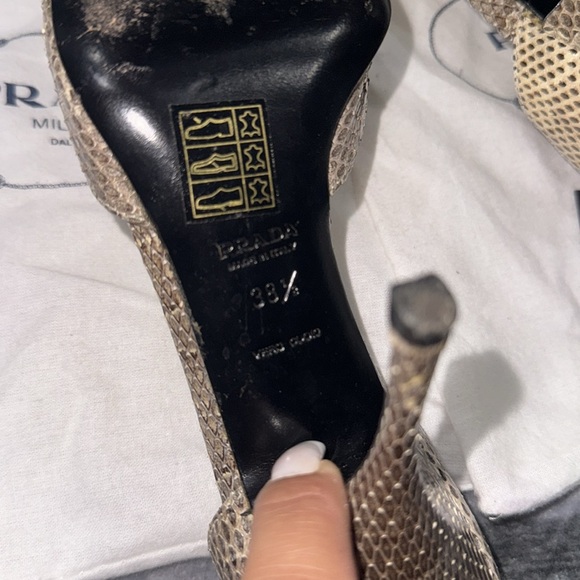 Beautiful 90’s Vintage PRADA Python sz 38 1/2 pointy heels - Picture 3 of 7